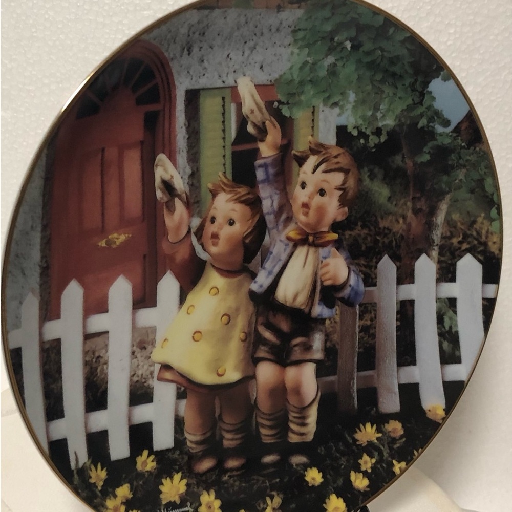 Decor Porcelain Plate "Come Back Soon" Collectible From M.I. Hummel
